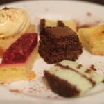 プールトワ - ランチコース 2000円 のデザート盛り合わせ