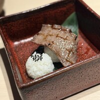 焼肉料理 牛吉日和 - オサレなオンザライス