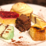 ランチコース 2000円 のデザート盛り合わせ