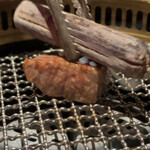 日本焼肉はせ川 別亭 - 仕上げは備長炭で焦げ目を