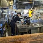 大砲ラーメン  - 厨房の風景