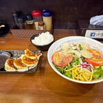 横浜らーめん 七七家 - 「塩レモン冷やし麺」+「半ライス」+「餃子」