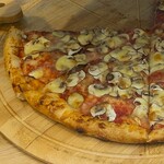 PIZZA OLIVE - 料理写真:マッシュルーム