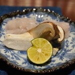 317553196 - 松茸と鱧のしゃぶしゃぶ