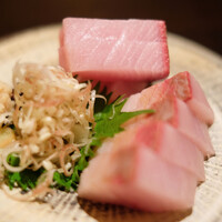 日本料理 楮山 - ランチ定食 1500円 の天然ブリ刺し