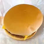 マクドナルド - 料理写真:チーズバーガー(220円)