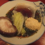 鳥つね自然洞 - 野菜とたたき