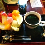 珈琲館 くすの樹 - クリームあんみつ②コーヒーつきは710円。ボリュームいっぱい！
                                コーヒーにも合う♪