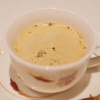 アンプティトゥール - ランチコース 2585円 のコーヒー