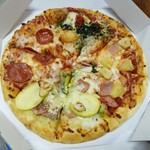 ドミノ・ピザ - 料理写真:クワトロ・ハッピーMサイズ¥1,540（半額）