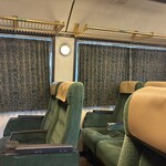 特急 ゆふいんの森 - お飲み物と一緒にいただく場合は一緒に持ってきていただけますし、先にお席でお飲み物が来るまでにじっくりといただくのもありです。私はもちろん先にじっくり派です。(＊´∀`)ノ