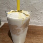 三燈舎 - ももとアーモンドパッションフルーツのラッシー
