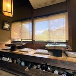 そば心 ゐ田 - カウンター席裏の上り框