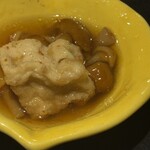 サケホール 益や - お通し　揚げとナメコ　温かい一品