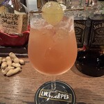 ビーグラッド - アマレットと葡萄のカクテル