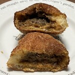 COCO PAN Craft Bakery - 牛肉たっぷりカレーパンの断面