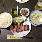 牛たん炭焼 利久 - 牛たん「極」定食3,443円（税込）（３枚６切、麦飯、テールスープ、小鉢、和菓子）