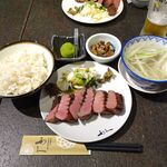 牛たん炭焼 利久 西口本店 - 牛たん「極」定食3,443円（税込）（３枚６切、麦飯、テールスープ、小鉢、和菓子）