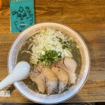 煮干中華そば専門 煮干丸 - 極濃厚煮干そば(中盛､玉ねぎ､チャー2枚)