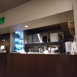 骨付鳥 一鶴 - ビールをつぐ場所