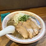煮干中華そば専門 煮干丸 - 極濃厚煮干そば(中盛､玉ねぎ､チャー2枚)