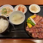 聖幸苑炭火焼肉 - 