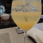 317577836 - 静岡三ヶ日檸檬を皮まで丸ごと使用
                        甘さ控えめ、ビターな苦味と酸味　とのメニュー説明
                        全て皮もすり潰しています
                        沈殿しますのでたまにかき混ぜてお召し上がり下さい
                        との説明