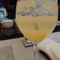 Gris - 静岡三ヶ日檸檬を皮まで丸ごと使用
                    甘さ控えめ、ビターな苦味と酸味　とのメニュー説明
                    全て皮もすり潰しています
                    沈殿しますのでたまにかき混ぜてお召し上がり下さい
                    との説明