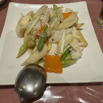 獅門酒楼 - イカと季節野菜の薄塩炒め