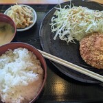 山水カントリークラブ レストラン - メンチカツ定食！