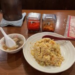 豚吉 - スープがついてきます