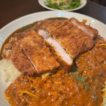 キッチン ル・リアン - カツカレーとカツスパのハーフ＆ハーフ