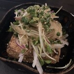 スモークアンドスミビ 102 - 揚げたて豆腐の炭火焼き大葉醤油