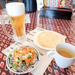 ビル ゴロカリ キッチン - スープ、サラダ、生ビール、サービスのパパド
