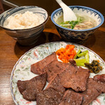 牛助 - 大盛牛タン定食