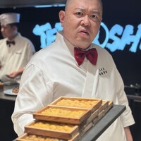 照寿司 - 本日のメイン！藍島の赤雲丹！！iPhoneのピントが大将にあって雲丹にあいません（苦笑）