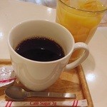 カフェ・マスミヤ - ホットコーヒーとオレンジジュース