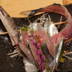 高崎個室居酒屋 居酒肴 じゅうにつき - 秋刀魚のお造り (1,500円)