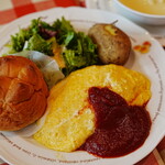 ラケル - 料理写真:KUKUモッツァレラチーズオムライス  スープ付(￥1,584)