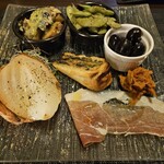 チーズ料理×ワインブッフェ シャンブレ - ２回目訪問時の前菜盛り合わせ