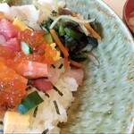 松栄寿司 - 海鮮バラちらし
味噌汁付き　1760円(税込)
