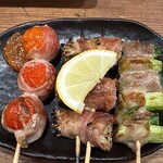 串焼と魚 のんき - トマト巻き250円、えのき巻き250円、アスパラ巻き250円