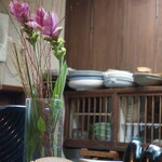 大納言本家 - 季節感のあるカウンターは大好きな光景です