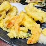 三代目網元 魚鮮水産 - 六品目
『天ぷら盛合せ』