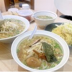 背油豚骨らぁ麺 仁家 - 