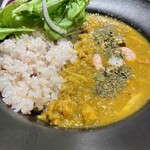 5 CROSSTIES COFFEE - 海老と鶏肉のエスニックカレー