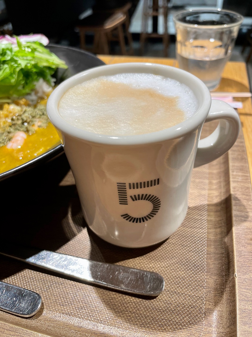 Cコーヒー 写真 : 5 CROSSTIES COFFEE エキュートエディション横浜店