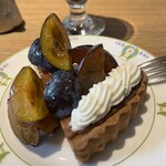 万平ホテル カフェテラス - 季節のプルーンのタルト
