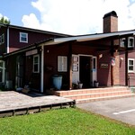 カフェアンドレストランアッタカ - アメリカンハウス風の外観