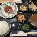 317608286 - 本日のおまかせ定食1680円。これに、カレイがつきます。